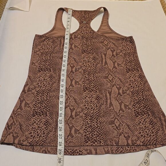 Lululemon snake print tank 12 ( see measurements) - Picture 4 of 6